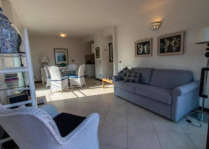 Casa Bellavista 迪亚诺马里纳